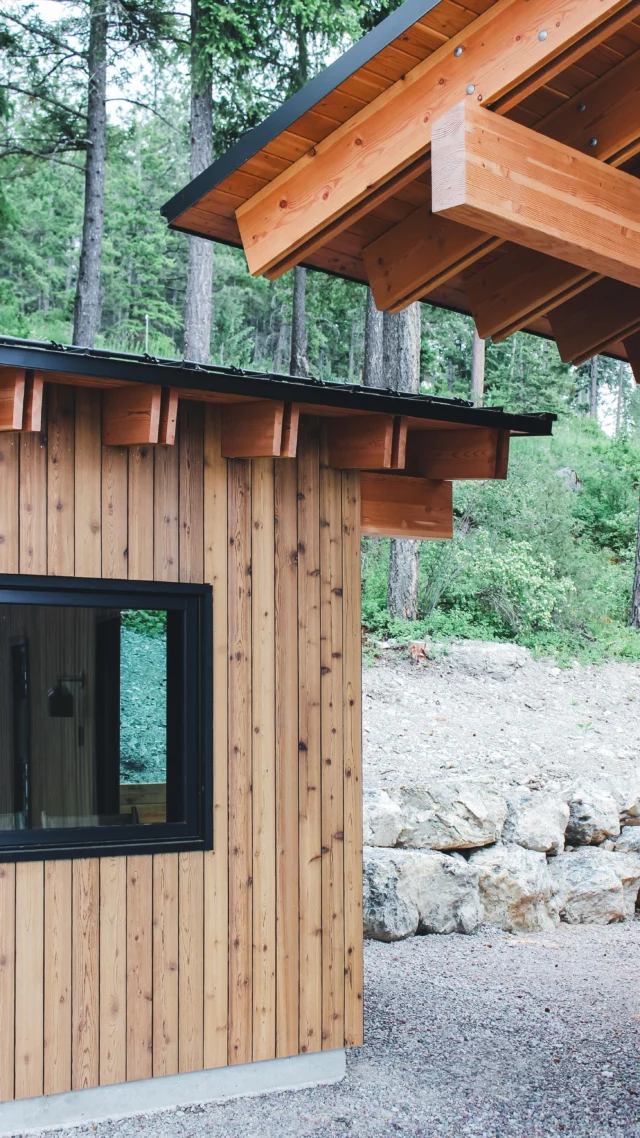 When a house is sided in real wood, there’s interest from every angle. We love a crisp solid finish, but nothing beats natural beauty. We believe the wood grain should shine through, and exteriors should be rugged and tough without sacrificing aesthetic. 

“Pole Barn” | Timberforge Line
Built by @accentconstructionmt 
Designed by @workadaydesign

Whitefish, MT | Montana Custom Home | Custom Millwork